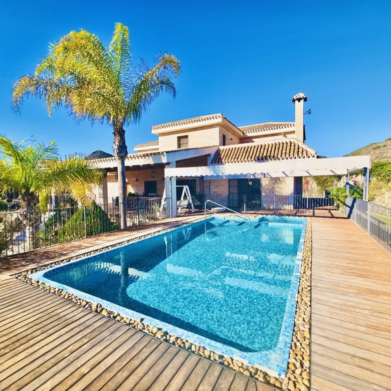 5 Bedroom 5 Bathroom Villa in La Manga Club - Caza De Casa