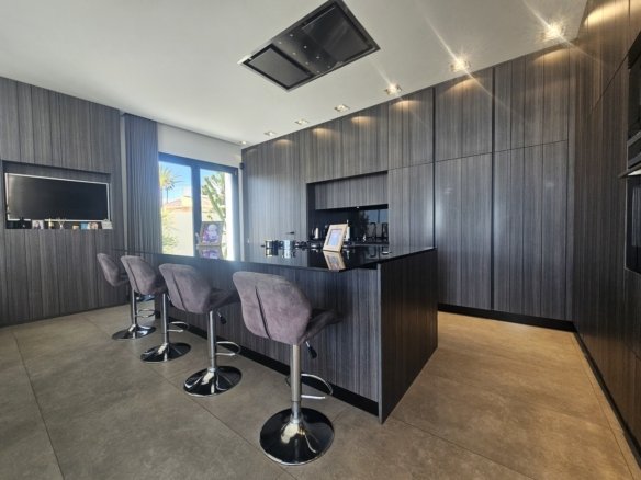 5 Bedroom 6 Bathroom Villa in Cabo Roig - Caza De Casa