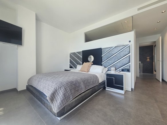 5 Bedroom 6 Bathroom Villa in Cabo Roig - Caza De Casa