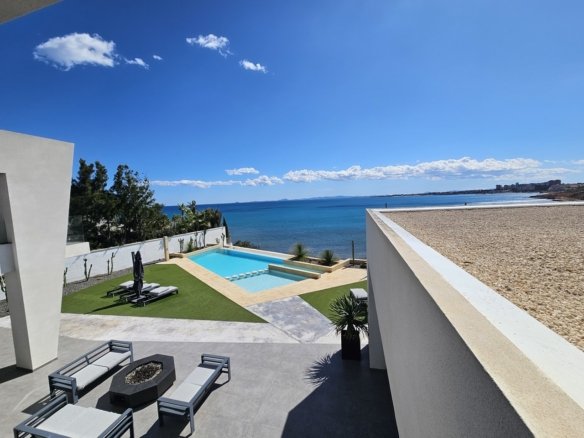 5 Bedroom 6 Bathroom Villa in Cabo Roig - Caza De Casa