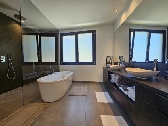5 Bedroom 6 Bathroom Villa in Cabo Roig - Caza De Casa