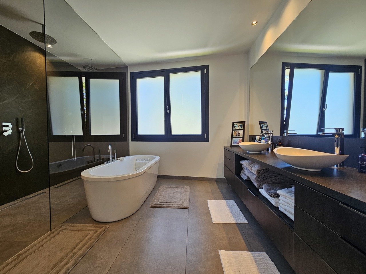5 Bedroom 6 Bathroom Villa in Cabo Roig - Caza De Casa