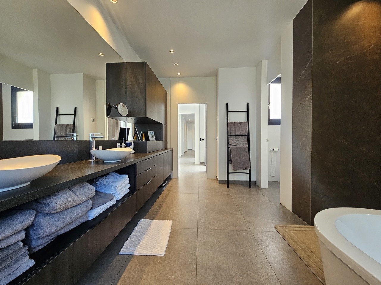 5 Bedroom 6 Bathroom Villa in Cabo Roig - Caza De Casa