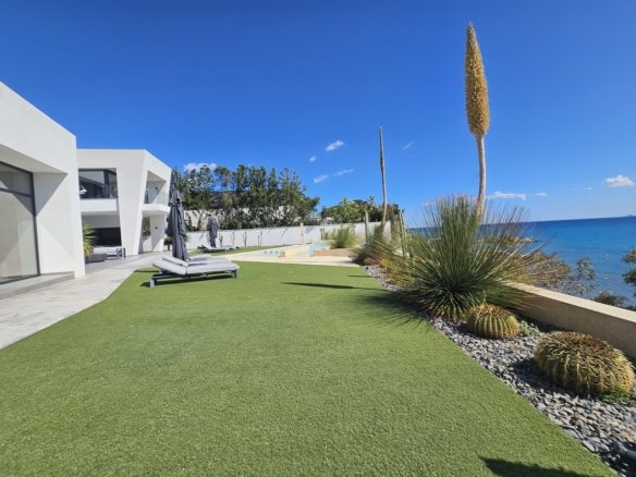5 Bedroom 6 Bathroom Villa in Cabo Roig - Caza De Casa