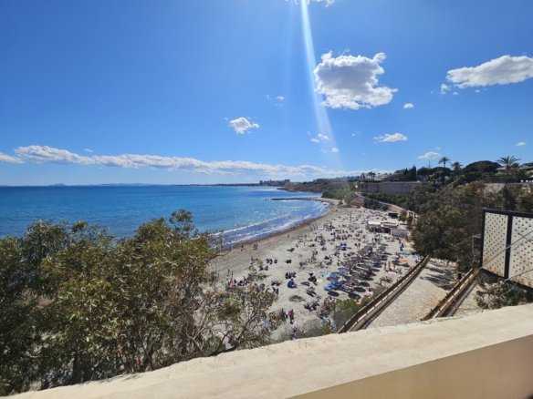 5 Bedroom 6 Bathroom Villa in Cabo Roig - Caza De Casa