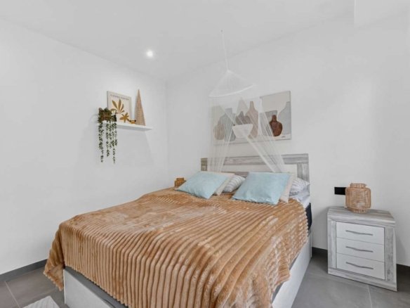 2 Bedroom 2 Bathroom Villa in Las Filipinas - Caza De Casa
