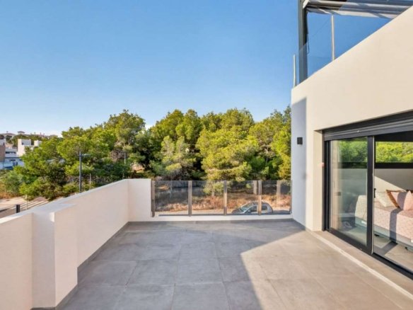 2 Bedroom 2 Bathroom Villa in Las Filipinas - Caza De Casa
