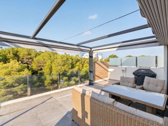 2 Bedroom 2 Bathroom Villa in Las Filipinas - Caza De Casa