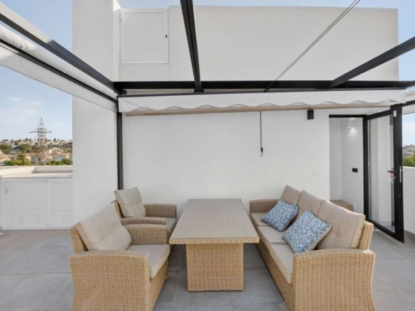 2 Bedroom 2 Bathroom Villa in Las Filipinas - Caza De Casa