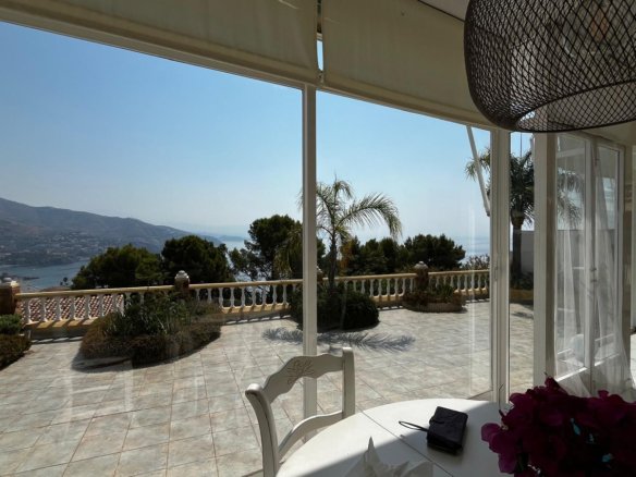 3 Bedroom 2 Bathroom Villa in Almunecar - Caza De Casa