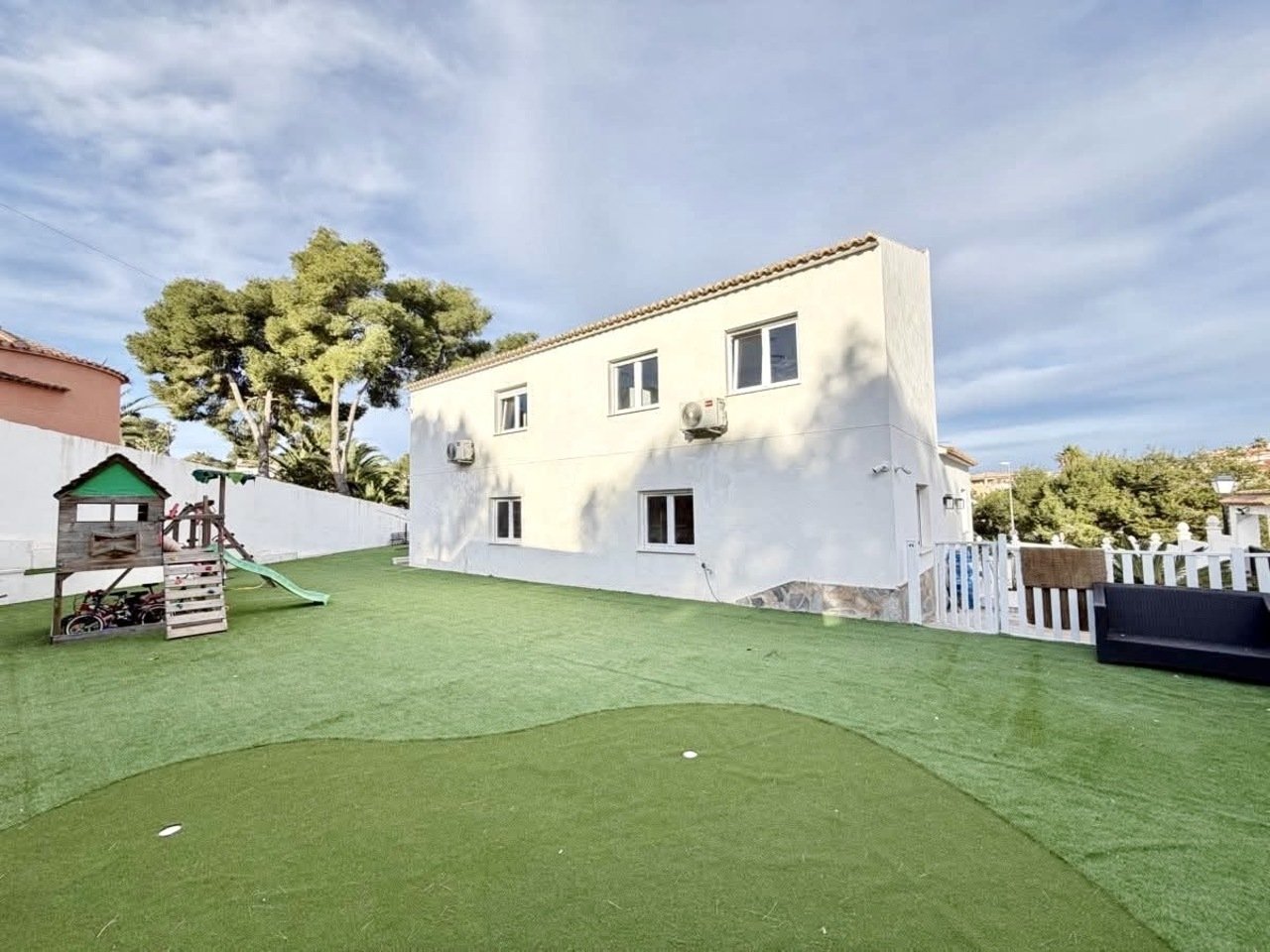 6 Bed 2 Bath Villa in Villamartin - Caza De Casa
