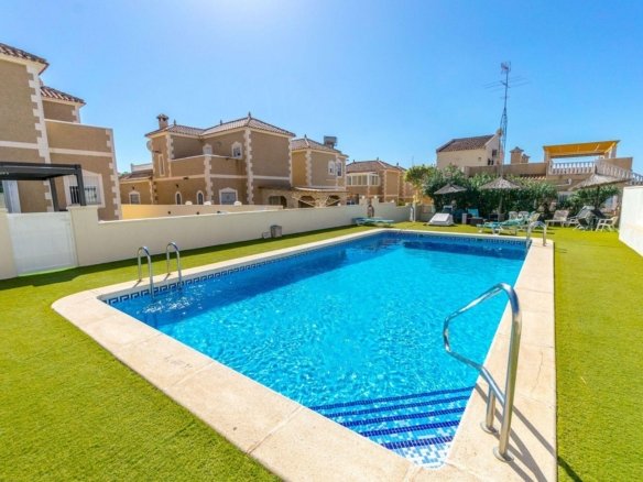3 Bed 2 Bath Town House in Orihuela Costa - Caza De Casa