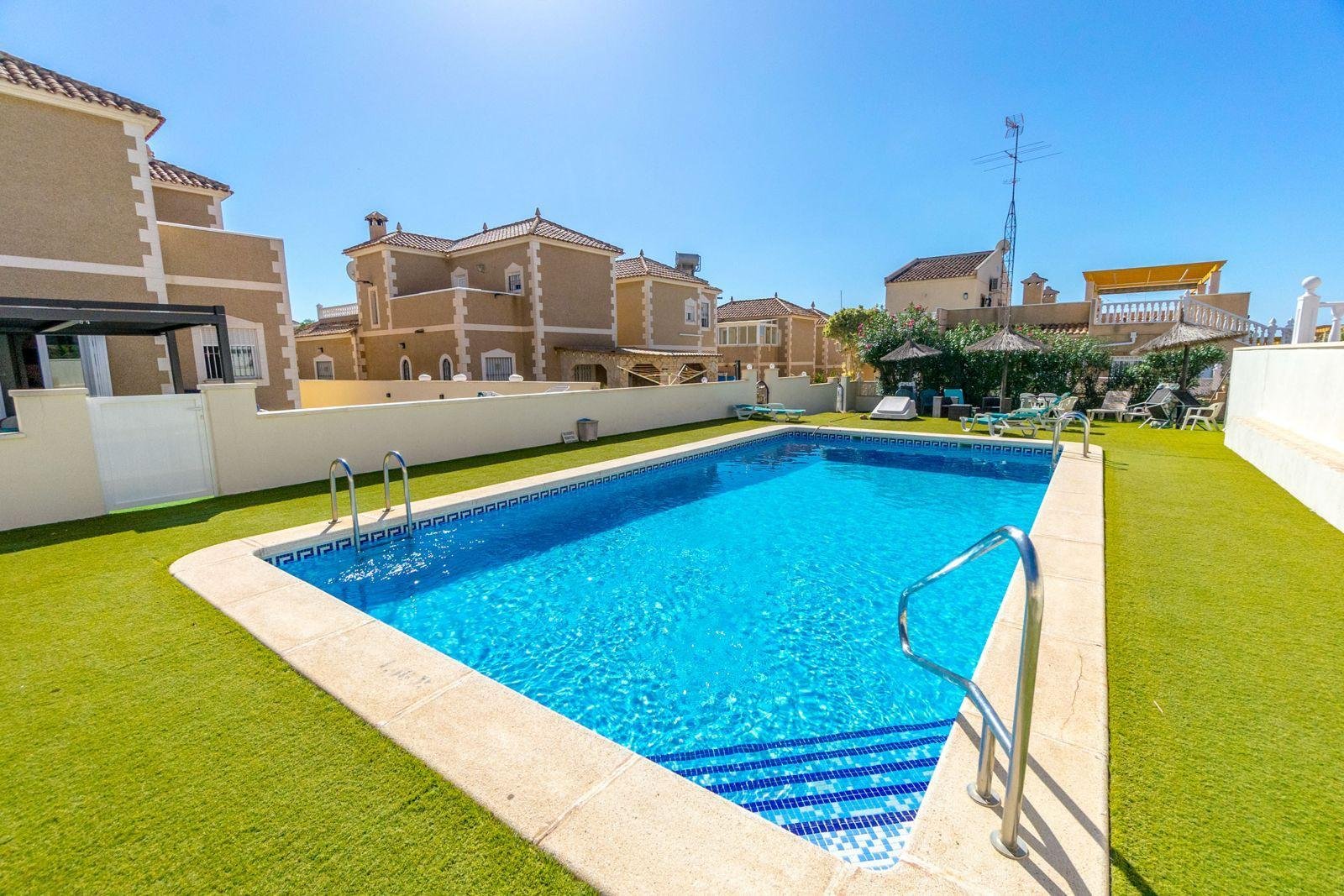 2146_o_1irkcoenl13hf5ee13iv1pmqh5f21 3 Bed 2 Bath Town House in Orihuela Costa - Caza De Casa