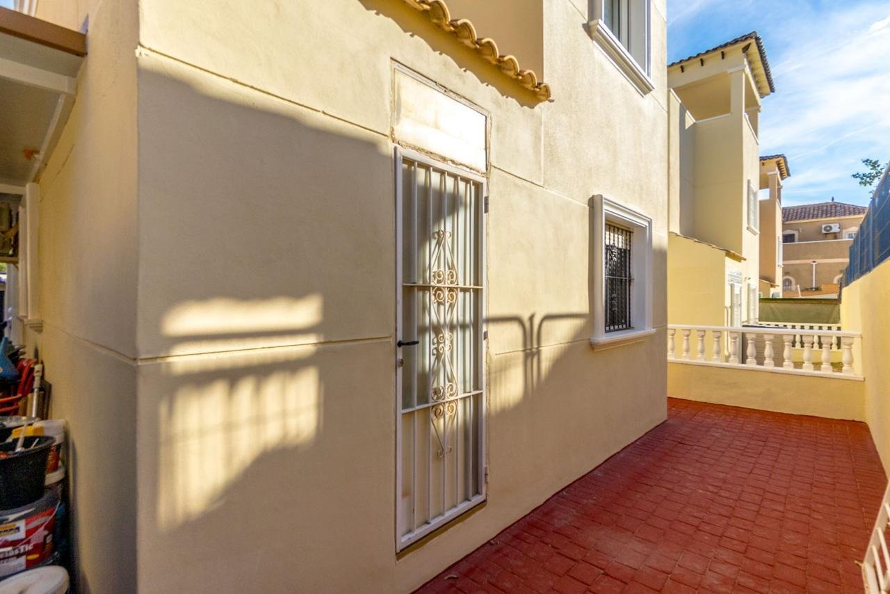 2146_o_1irkcoenl75b1voa19etlllqgp2m 3 Bed 2 Bath Town House in Orihuela Costa - Caza De Casa