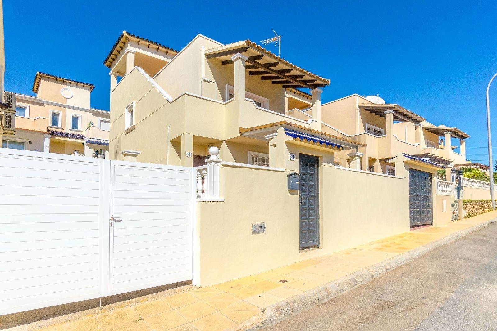2146_o_1irkcoenlj9las61ianniee412d 3 Bed 2 Bath Town House in Orihuela Costa - Caza De Casa