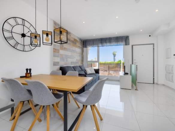 3 Bedroom 3 Bathroom Town House in Torrevieja - Caza De Casa