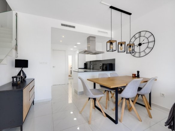 3 Bedroom 3 Bathroom Town House in Torrevieja - Caza De Casa