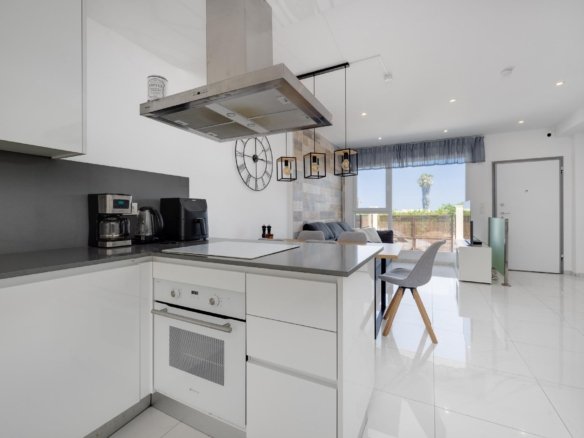 3 Bedroom 3 Bathroom Town House in Torrevieja - Caza De Casa