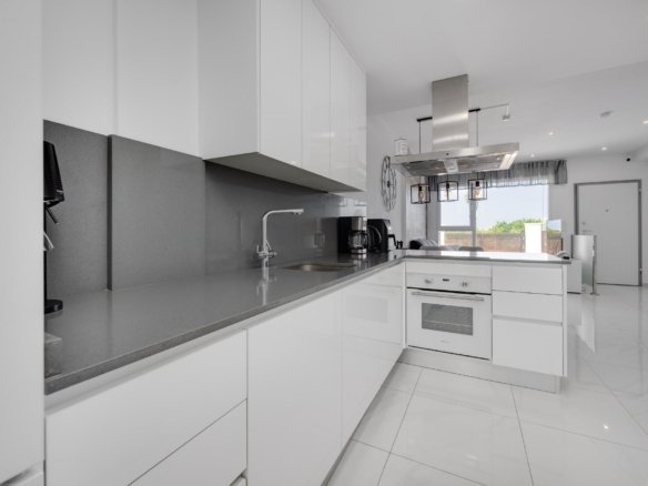 3 Bedroom 3 Bathroom Town House in Torrevieja - Caza De Casa