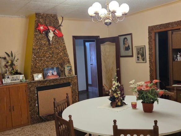 6 Bedroom 2 Bathroom Country House in Pinoso - Caza De Casa