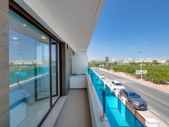 3 Bedroom 3 Bathroom Town House in Torrevieja - Caza De Casa