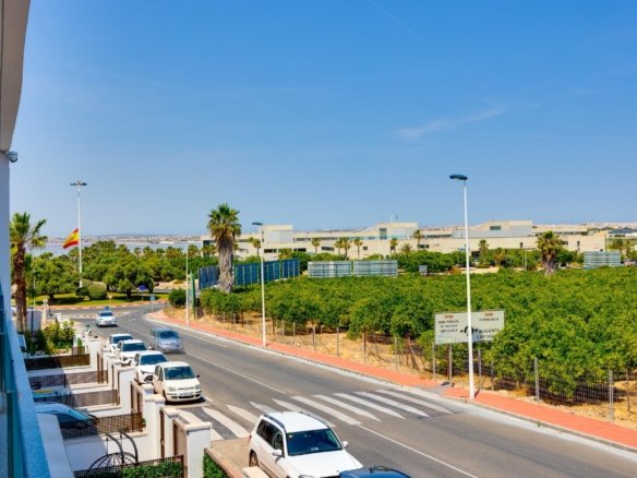 3 Bedroom 3 Bathroom Town House in Torrevieja - Caza De Casa