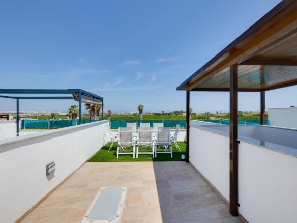 3 Bedroom 3 Bathroom Town House in Torrevieja - Caza De Casa