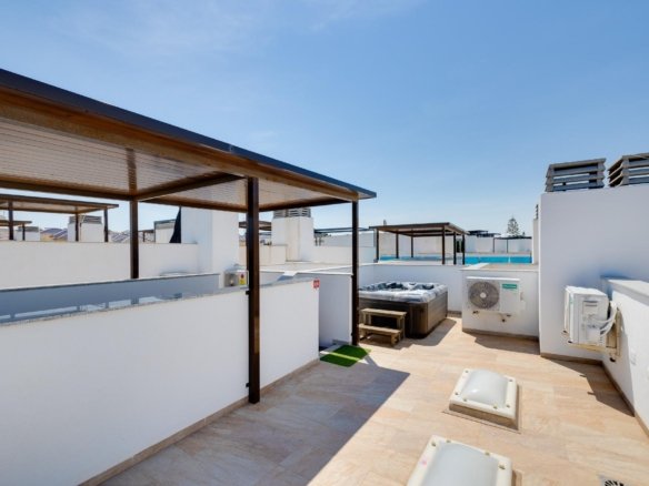 3 Bedroom 3 Bathroom Town House in Torrevieja - Caza De Casa