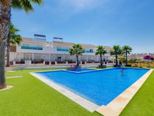 3 Bedroom 3 Bathroom Town House in Torrevieja - Caza De Casa