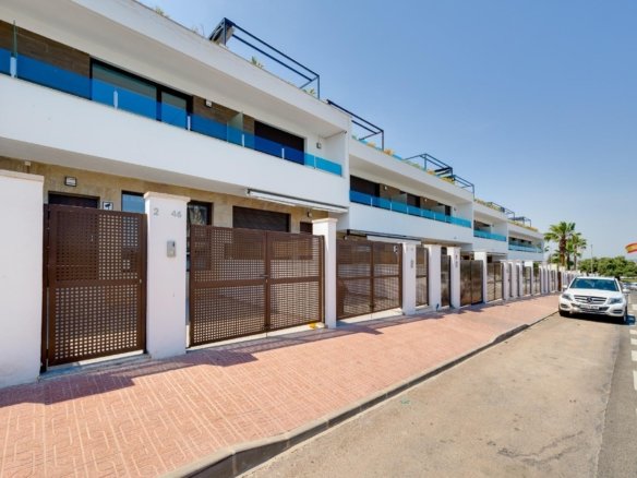 3 Bedroom 3 Bathroom Town House in Torrevieja - Caza De Casa
