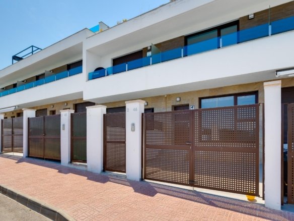 3 Bedroom 3 Bathroom Town House in Torrevieja - Caza De Casa