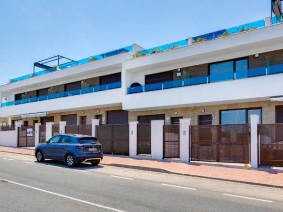 3 Bedroom 3 Bathroom Town House in Torrevieja - Caza De Casa