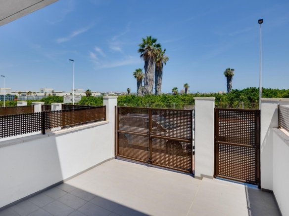 3 Bedroom 3 Bathroom Town House in Torrevieja - Caza De Casa