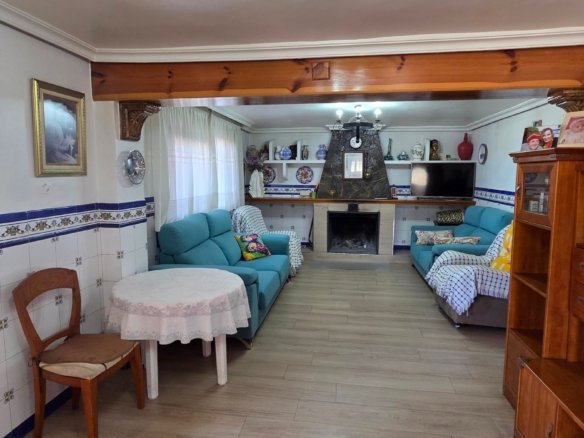 6 Bedroom 3 Bathroom Country House in Yecla - Caza De Casa