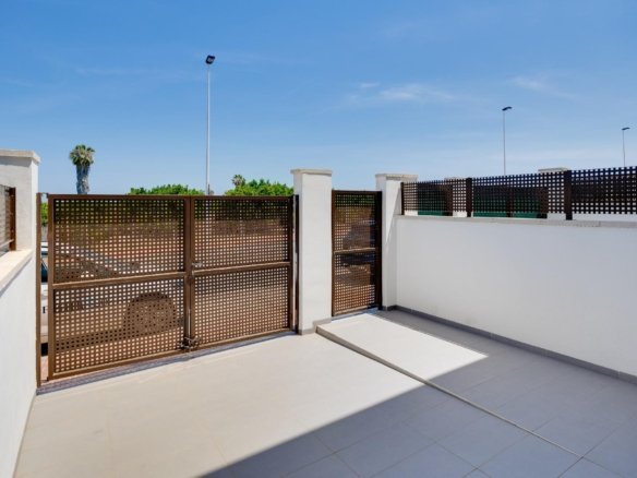 3 Bedroom 3 Bathroom Town House in Torrevieja - Caza De Casa