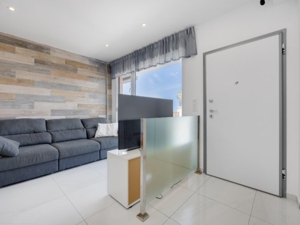 3 Bedroom 3 Bathroom Town House in Torrevieja - Caza De Casa