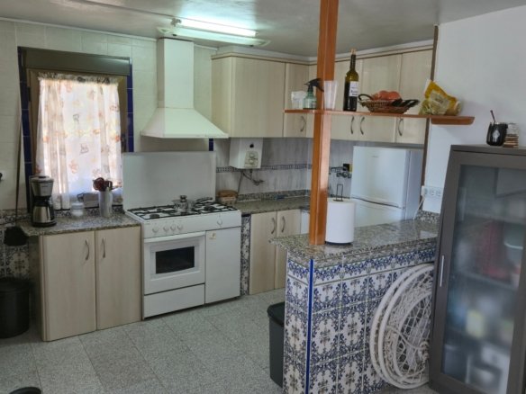4 Bedroom 1 Bathroom Country House in Almansa - Caza De Casa