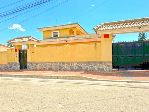 6 Bedroom 6 Bathroom Villa in Torrevieja - Caza De Casa