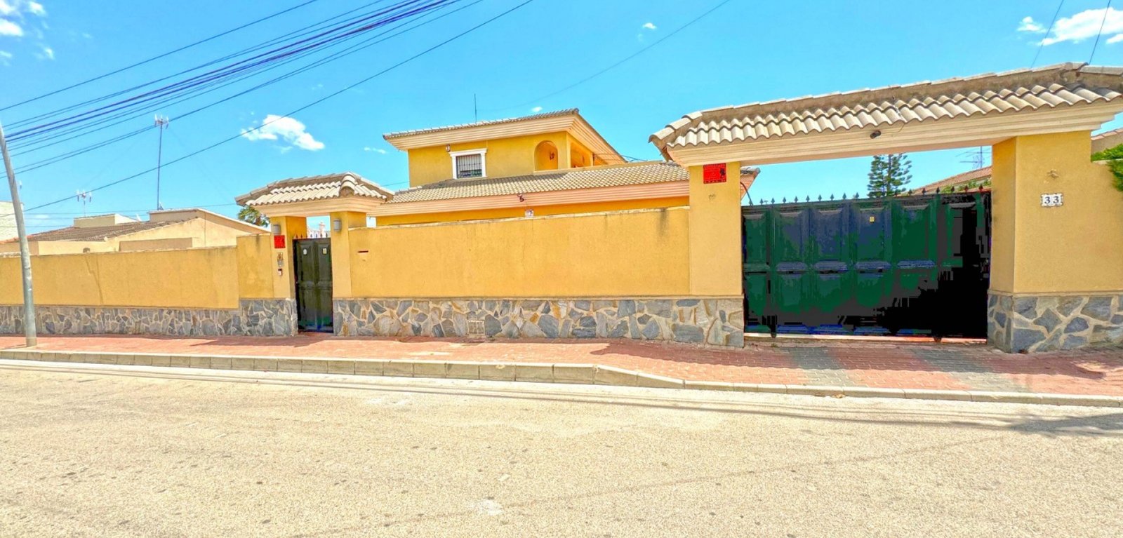 6 Bedroom 6 Bathroom Villa in Torrevieja - Caza De Casa