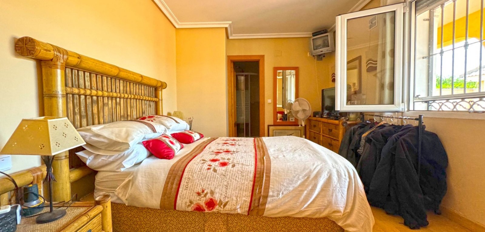 6 Bedroom 6 Bathroom Villa in Torrevieja - Caza De Casa