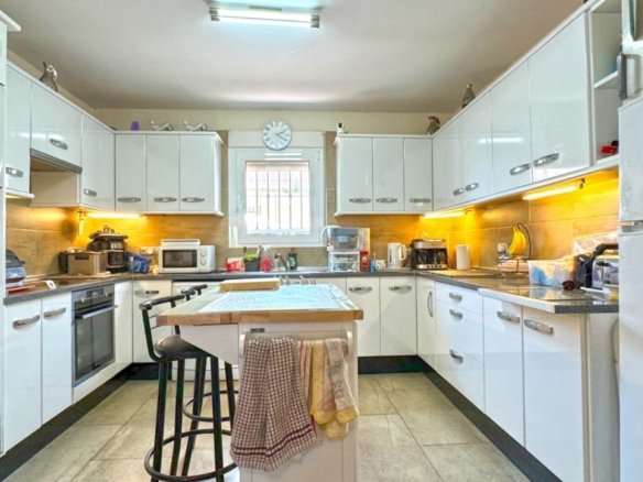 6 Bedroom 6 Bathroom Villa in Torrevieja - Caza De Casa