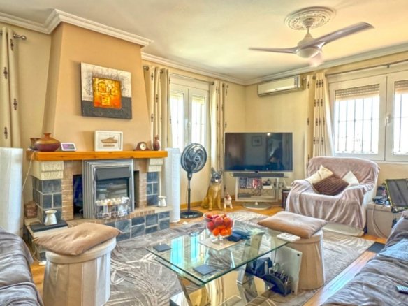 6 Bedroom 6 Bathroom Villa in Torrevieja - Caza De Casa