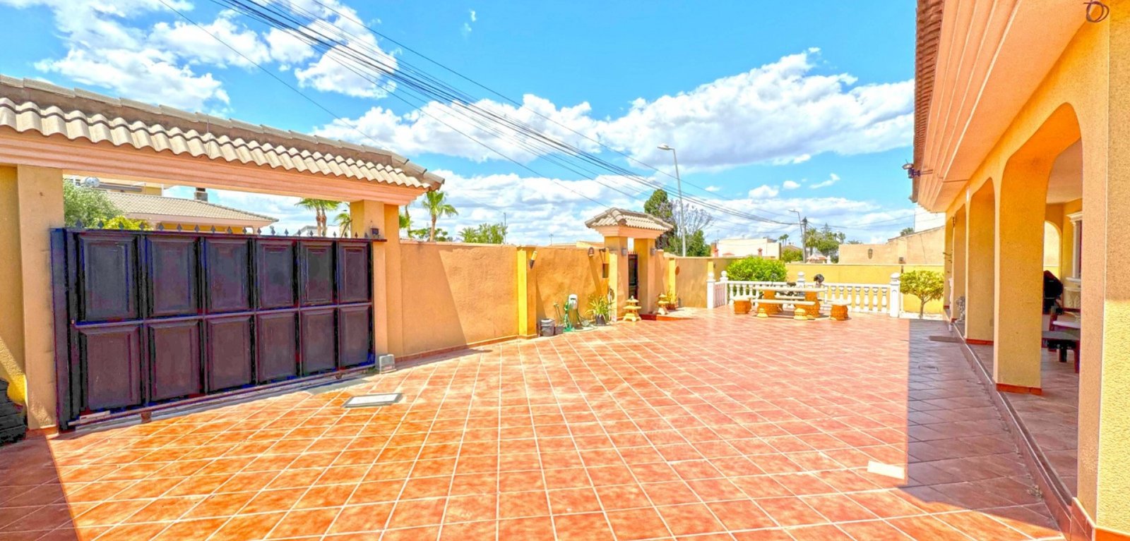 6 Bedroom 6 Bathroom Villa in Torrevieja - Caza De Casa