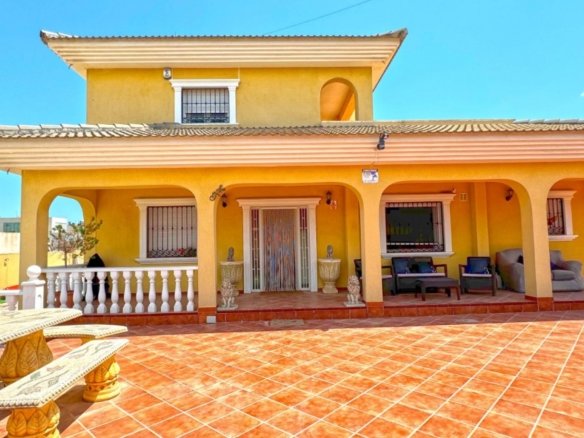 6 Bedroom 6 Bathroom Villa in Torrevieja - Caza De Casa