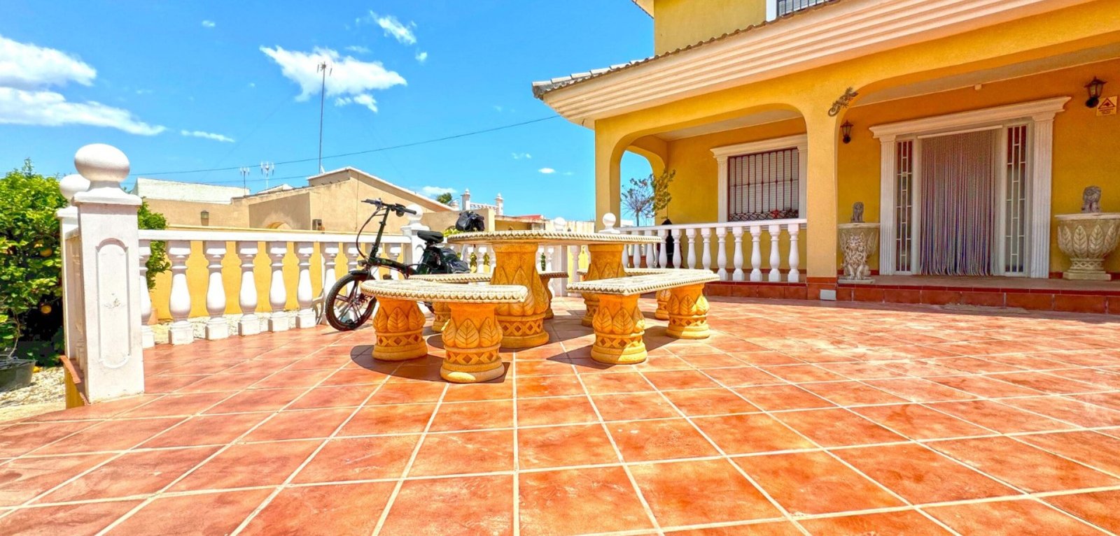 6 Bedroom 6 Bathroom Villa in Torrevieja - Caza De Casa