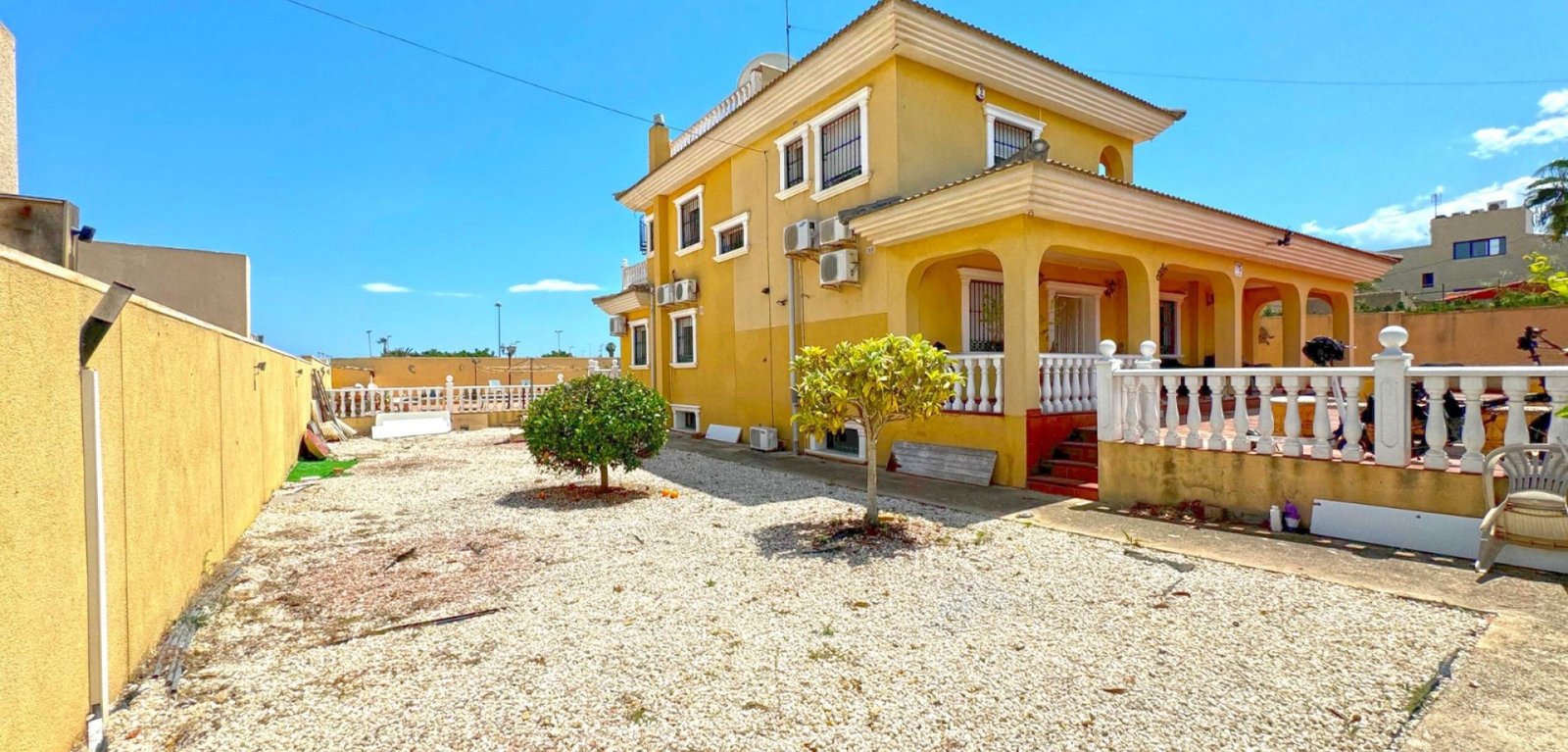 6 Bedroom 6 Bathroom Villa in Torrevieja - Caza De Casa