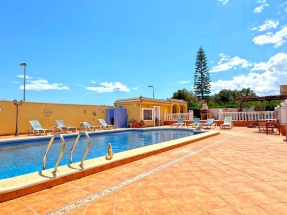 6 Bedroom 6 Bathroom Villa in Torrevieja - Caza De Casa