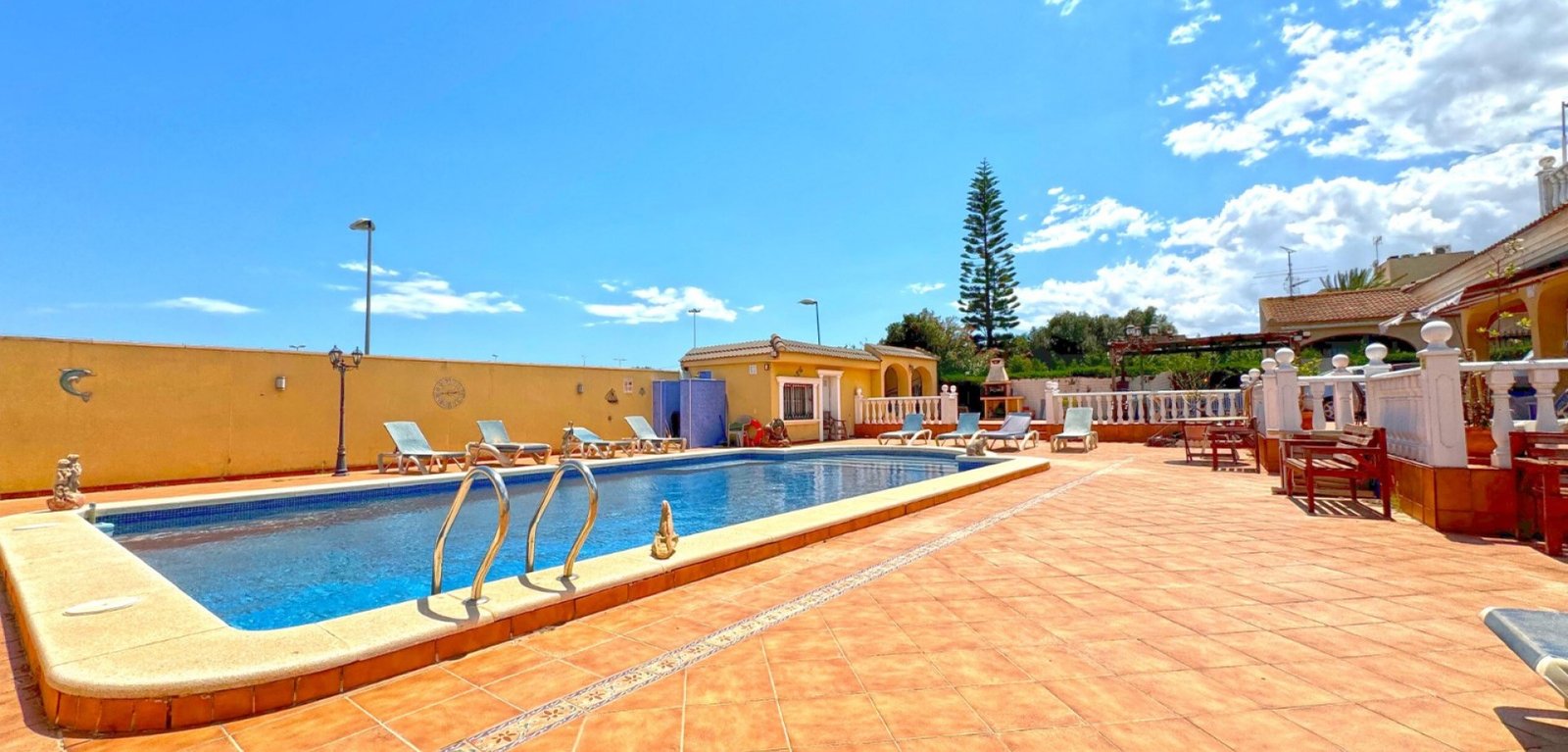 6 Bedroom 6 Bathroom Villa in Torrevieja - Caza De Casa