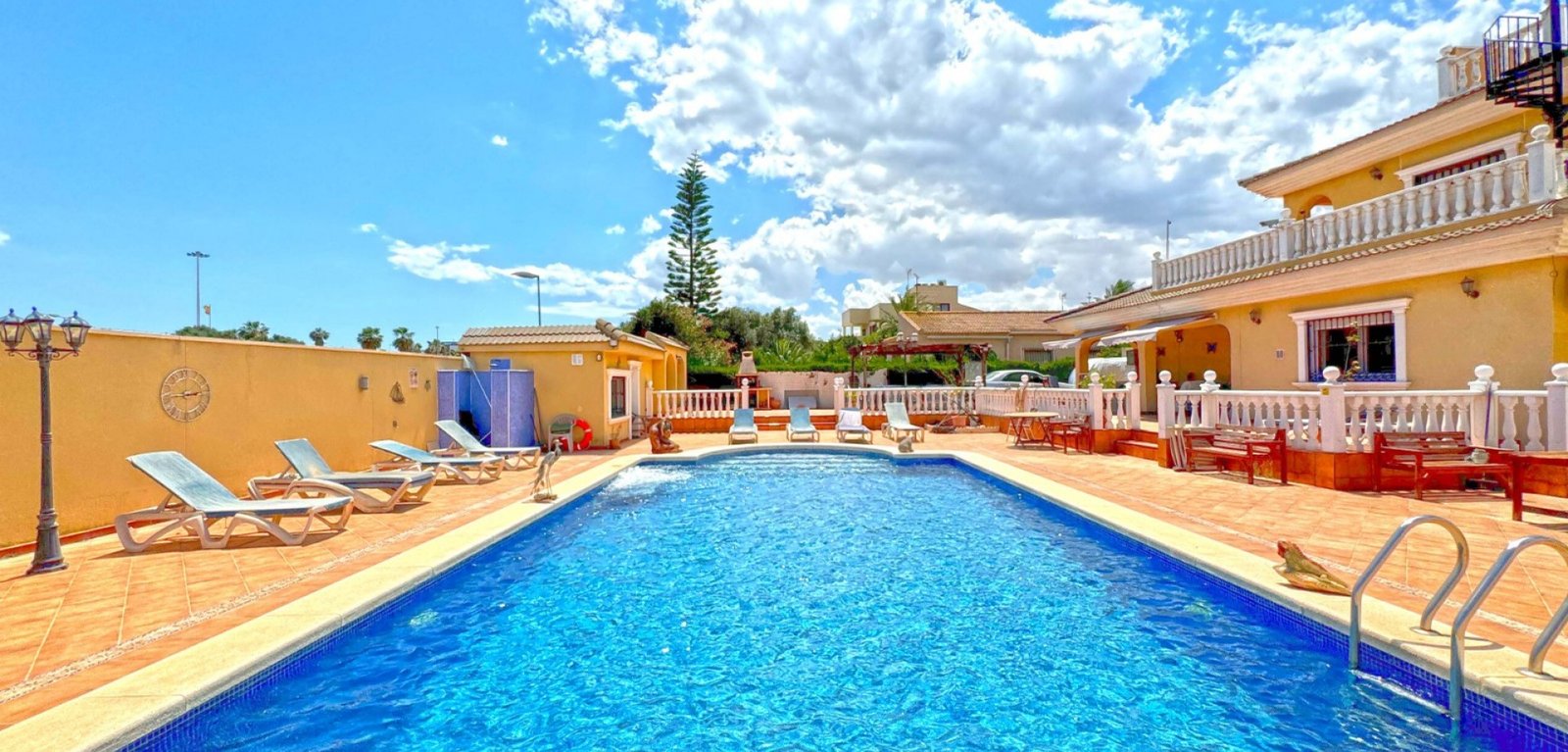 6 Bedroom 6 Bathroom Villa in Torrevieja - Caza De Casa