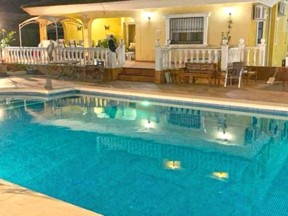 6 Bedroom 6 Bathroom Villa in Torrevieja - Caza De Casa